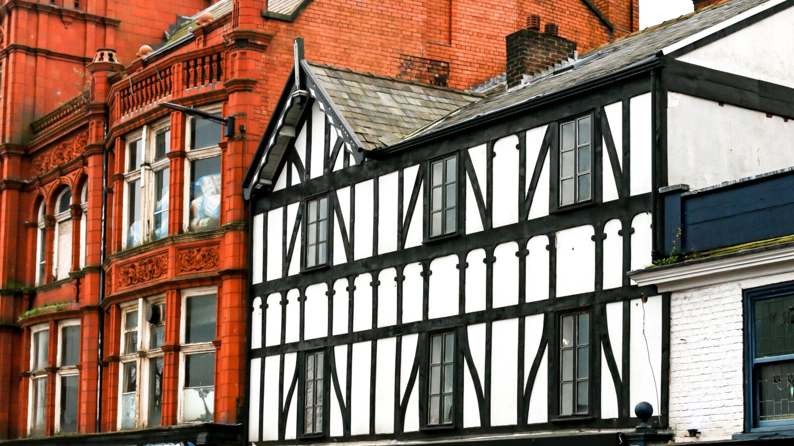Photo d'illustration d'une ville française ancienne à colombages, à titre illustratif pour l'article investir en LMNP à Limoges