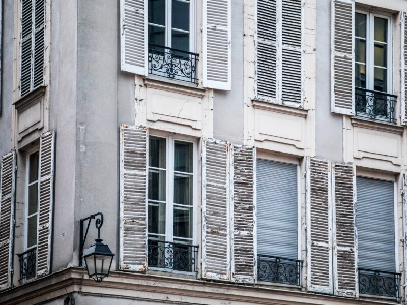 Façade d'immeuble ancien à Bordeaux, exemple de bien à évaluer pour un investissement LMNP