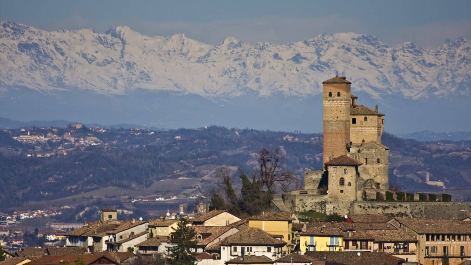 Grenoble et son cadre alpin, entourée par les massifs de la Chartreuse, du Vercors et de Belledonne (photo d'illustration)
