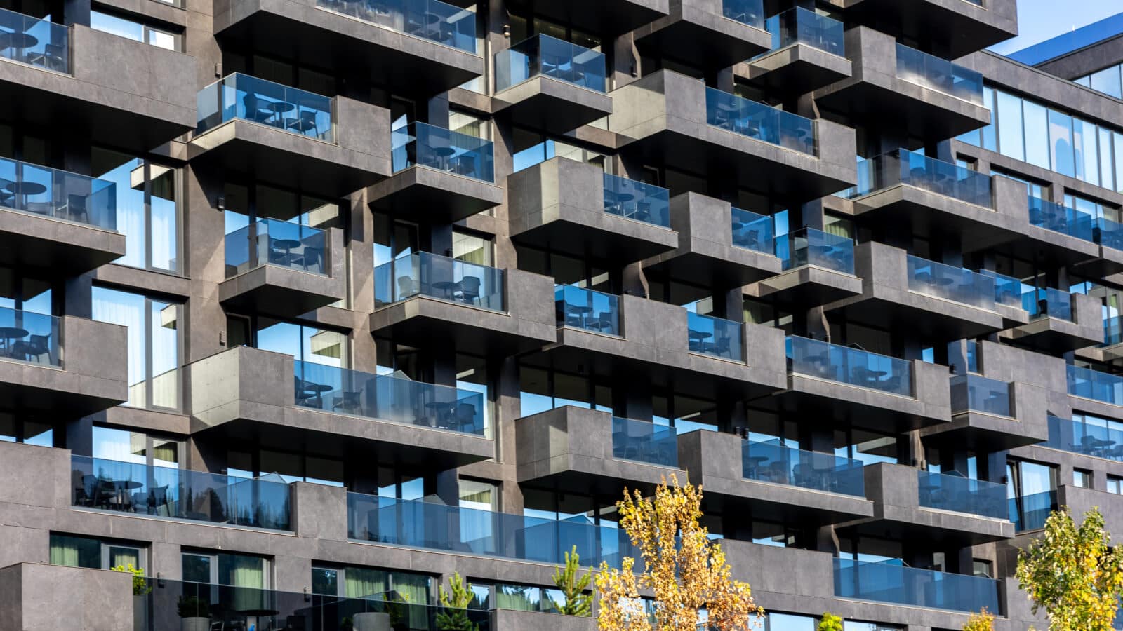 Façade d'une résidence moderne avec balcons, typique des résidences de services éligibles au Censi-Bouvard