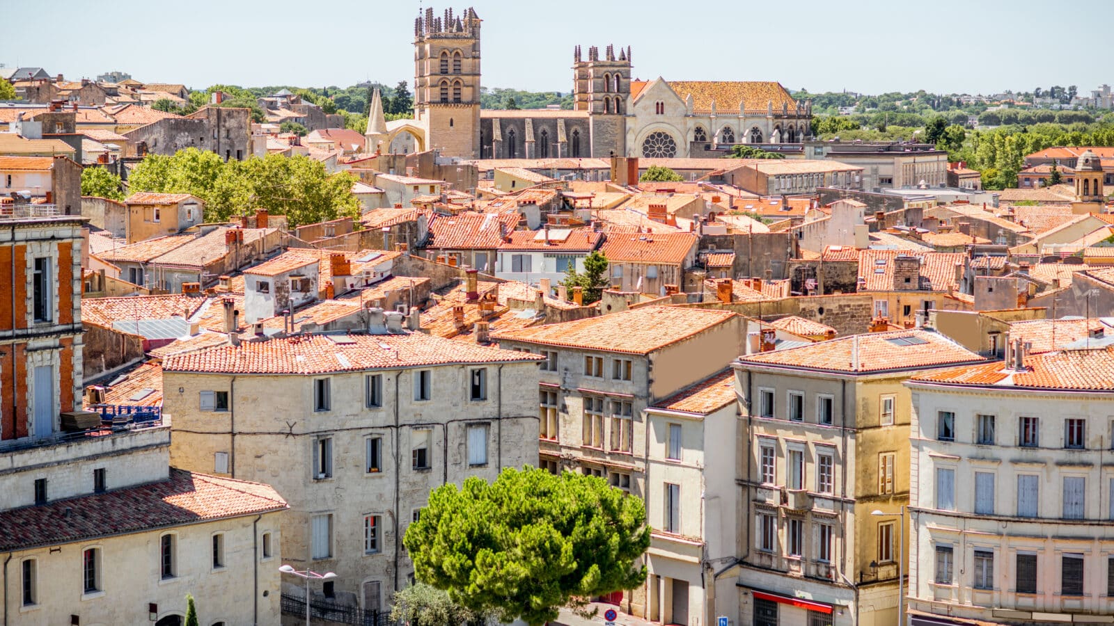 La cathédrale Saint-Pierre et l'Écusson, centre historique de Montpellier